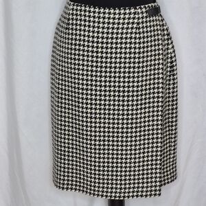 Lauren Ralph Lauren 100% Wool Black & Cream Houndstooth Wrap Skirt - Size 8